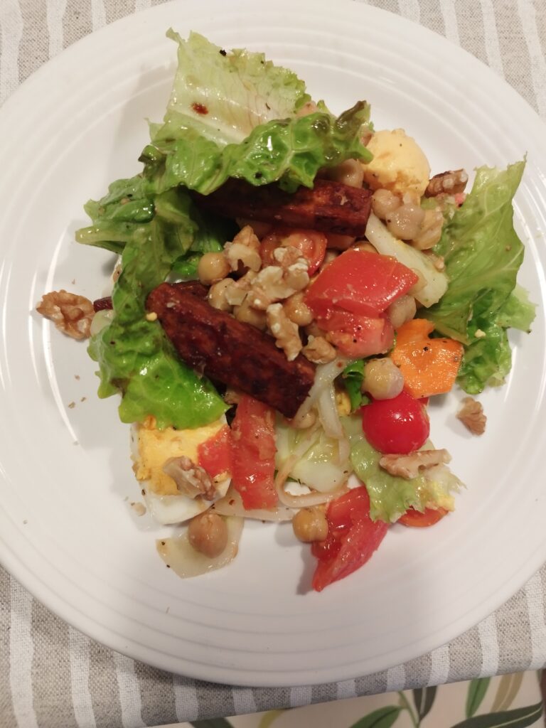 Belen Garcia Casado cursos de mindfulness online Entrena comiendo una ensalada mindfulness con genero